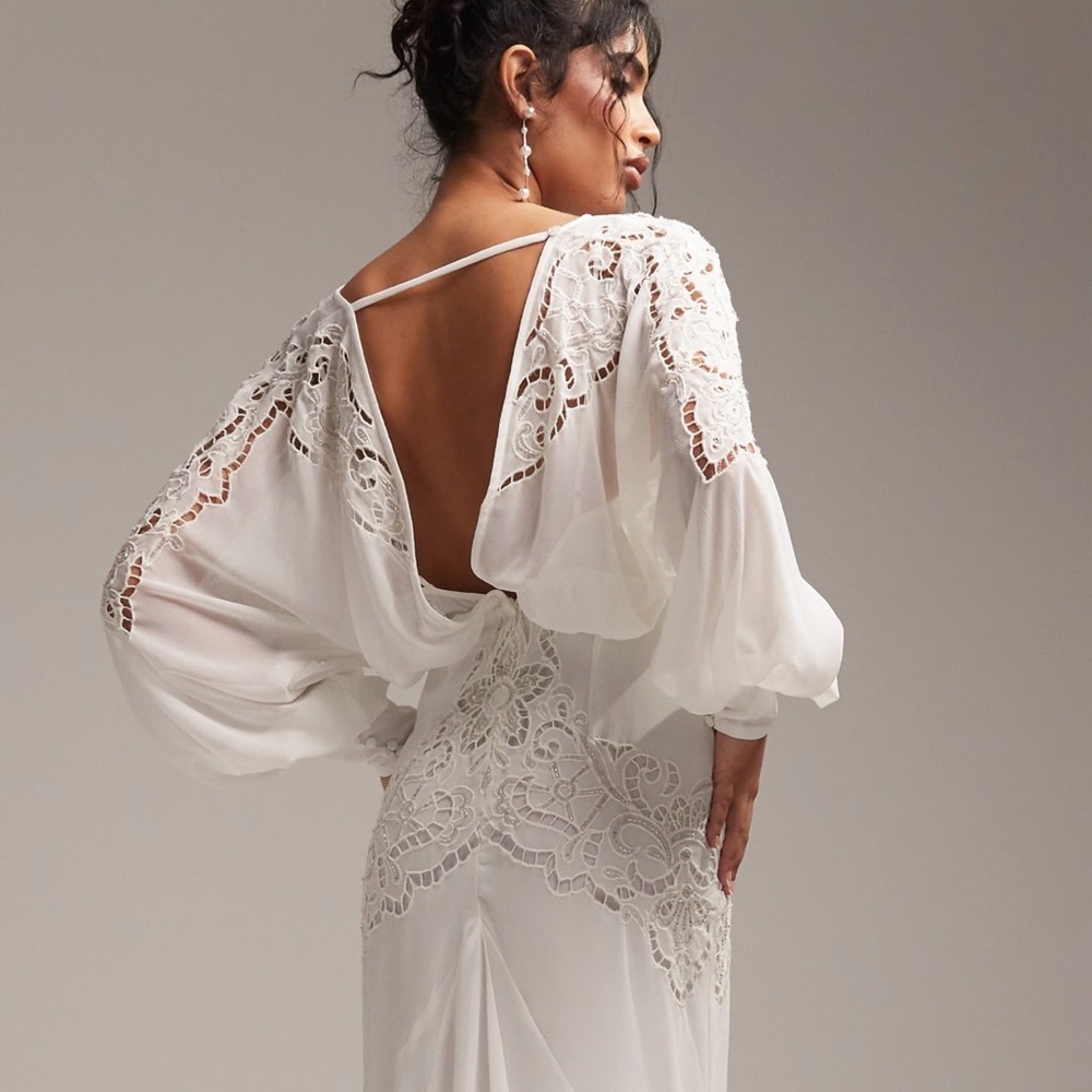 ASOS DESIGN Curve Ella blouson sleeve beaded cutwork wedding dress in cream - Picture 4 of 16